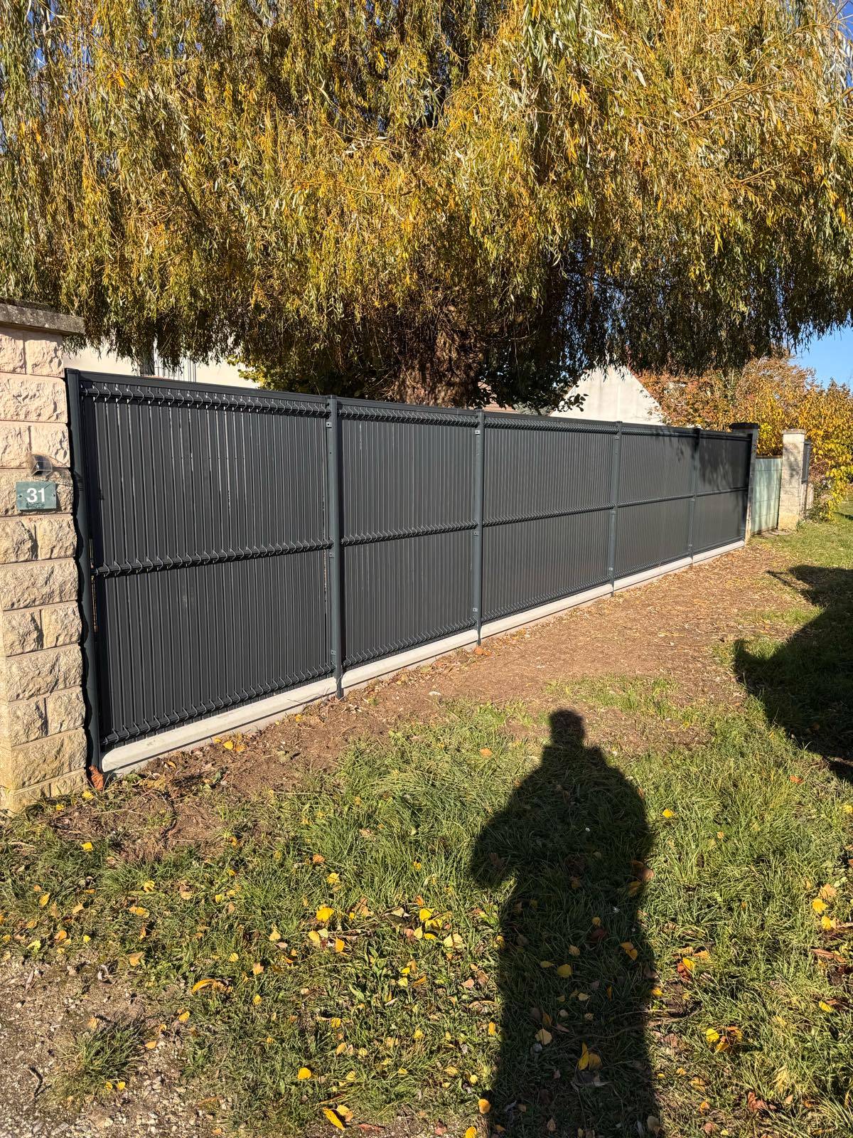 Clôture aluminium gris anthracite - Plein Jour