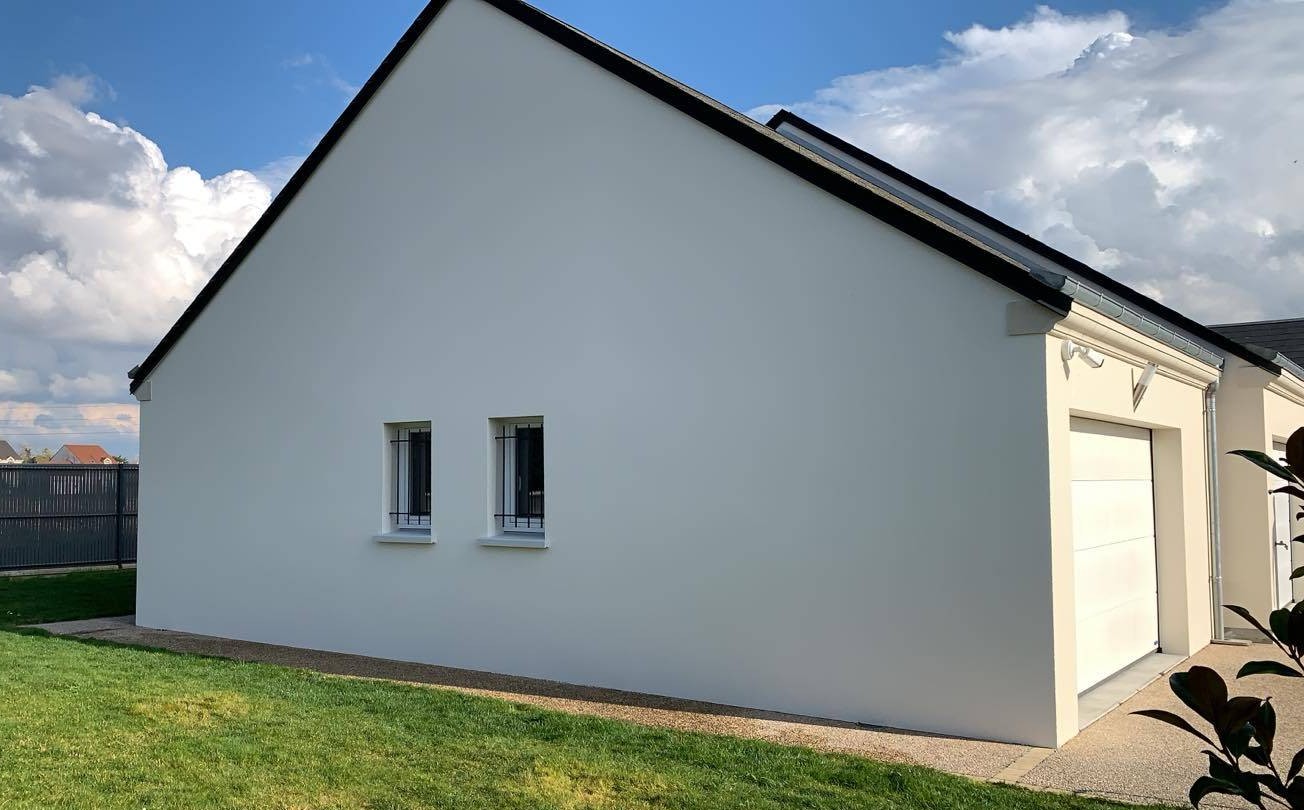 Ravalement façade pignon Ormes - Plein Jour